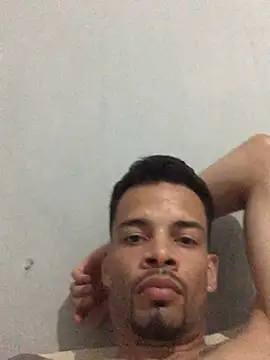 Snapshot of HenriquePhn chatting on March 29, 7:25 pm HenriquePhn online show from March 29, 7:25 pm