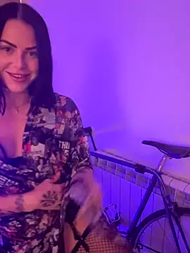 Snapshot of missninasparkle chatting on September 23, 10:57 pm missninasparkle online show from September 23, 10:57 pm