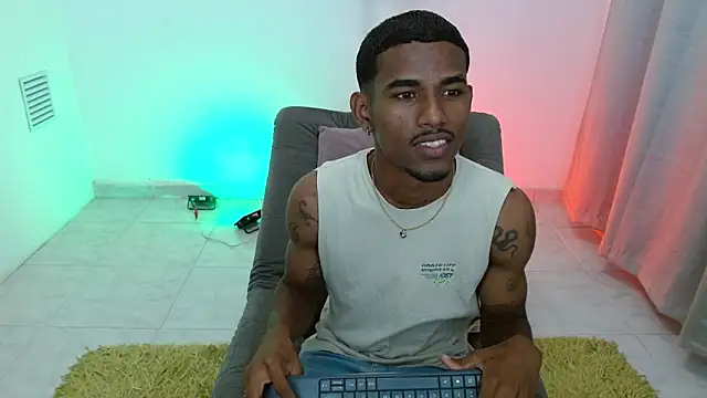 Snapshot of josua_smith chatting on November 24, 12:32 am josua smith online show from November 24, 12:32 am