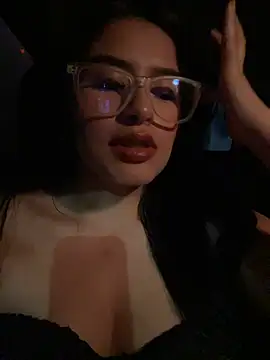 andrea gomes  online show from April 23, 7:30 am