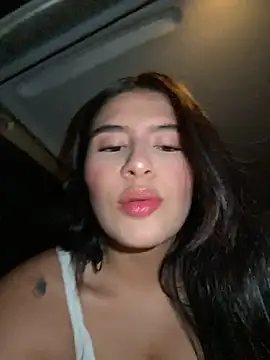 Snapshot of andrea_gomes_ chatting on April 30, 6:42 am andrea gomes online show from April 30, 6:42 am