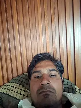 Snapshot of johnny8731 chatting on February 20, 8:49 am johnny8731 online show from February 20, 8:49 am