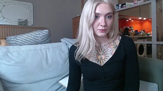 Snapshot of tattoobbgirl chatting on March 18, 2:26 pm tattoobbgirl online show from March 18, 2:26 pm