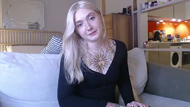 Snapshot of tattoobbgirl chatting on March 18, 8:37 pm tattoobbgirl online show from March 18, 8:37 pm