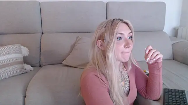 Snapshot of tattoobbgirl chatting on September 18, 6:54 pm tattoobbgirl online show from September 18, 6:54 pm