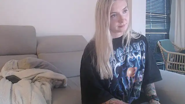 tattoobbgirl online show from November 8, 4:29 pm