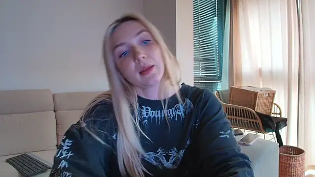 Snapshot of tattoobbgirl chatting on May 9, 4:12 pm tattoobbgirl online show from May 9, 4:12 pm
