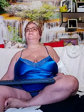 QueenPammy1 online show from March 2, 6:27 am