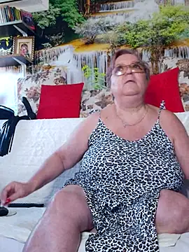 QueenPammy1 online show from September 14, 6:45 am