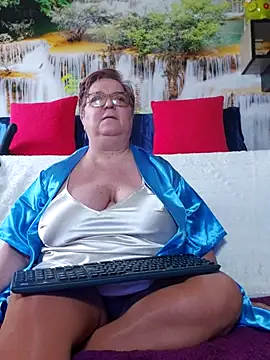 QueenPammy1 online show from November 17, 7:03 am