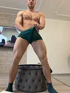 Snapshot of trainwithme chatting on February 11, 9:03 am trainwithme online show from February 11, 9:03 am