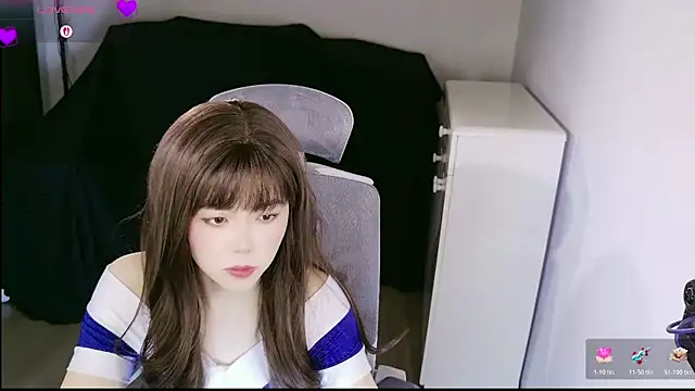 Snapshot of BlushDoll chatting on April 23, 5:15 pm BlushDoll online show from April 23, 5:15 pm