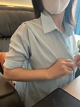 Snapshot of BlushDoll chatting on June 17, 8:28 am BlushDoll online show from June 17, 8:28 am