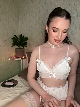 Ariana Sanderss online show from December 20, 9:00 pm