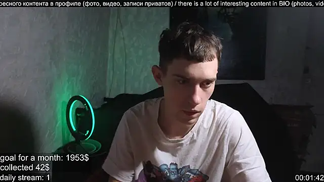 Snapshot of w0rkman chatting on October 4, 10:30 pm w0rkman online show from October 4, 10:30 pm