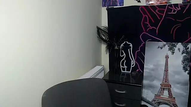 Snapshot of VanessaRey_ chatting on September 27, 6:18 am VanessaRey online show from September 27, 6:18 am