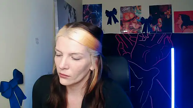 VanessaRey  online show from April 7, 5:52 am