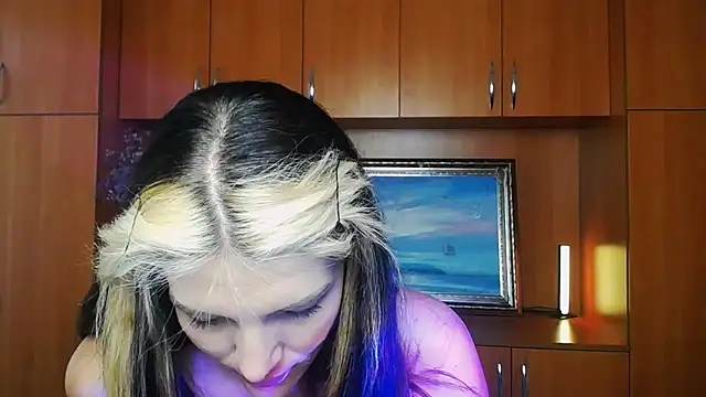 Snapshot of VanessaRey_ chatting on July 7, 7:34 am VanessaRey online show from July 7, 7:34 am