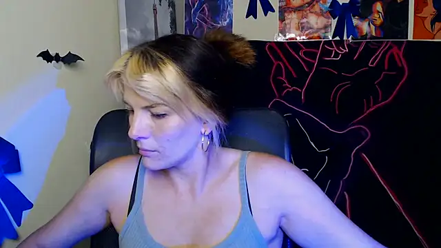 Snapshot of VanessaRey_ chatting on July 17, 6:53 am VanessaRey online show from July 17, 6:53 am