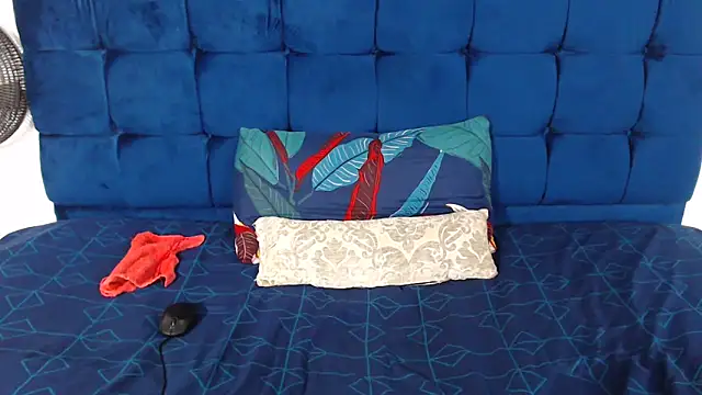 AriesCake online show from December 18, 11:38 am