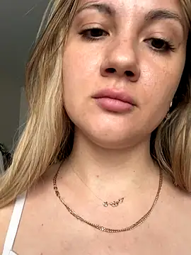 Snapshot of mollygirll chatting on September 28, 10:53 am mollygirll online show from September 28, 10:53 am