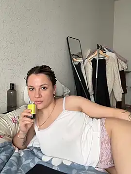 Snapshot of mollygirll chatting on September 29, 9:25 am mollygirll online show from September 29, 9:25 am