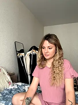 Snapshot of mollygirll chatting on October 3, 9:17 am mollygirll online show from October 3, 9:17 am