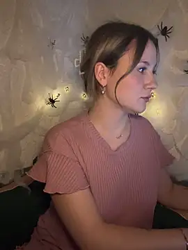 Snapshot of mollygirll chatting on October 21, 6:19 pm mollygirll online show from October 21, 6:19 pm