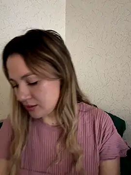 Snapshot of mollygirll chatting on November 19, 9:53 am mollygirll online show from November 19, 9:53 am