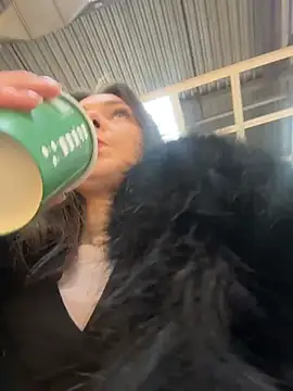 MilaBee online show from March 8, 7:12 am