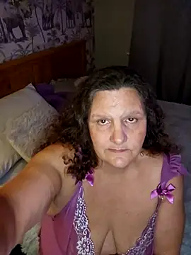 MissQueenBeex online show from November 5, 7:25 pm