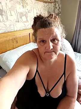 MissQueenBeex online show from November 28, 11:46 am