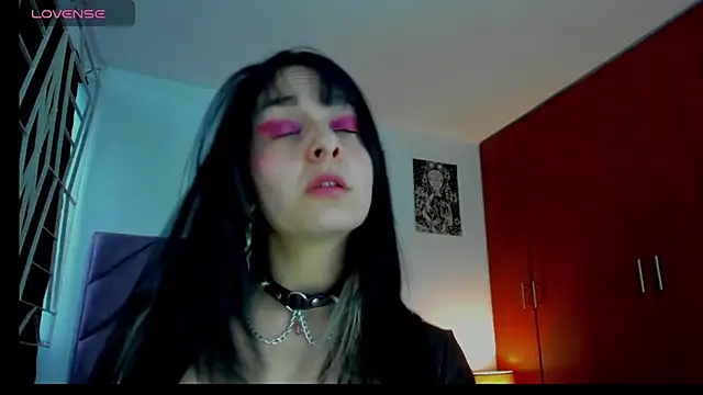 KARINNA  RAVEN online show from May 23, 10:03 pm