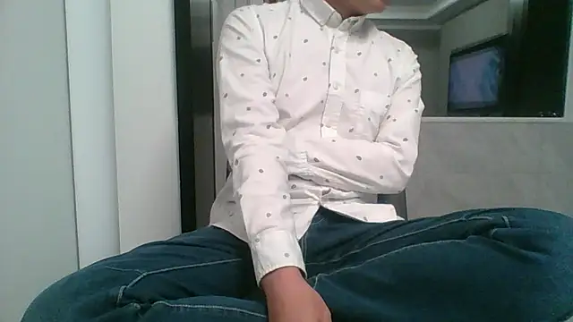 Snapshot of nole_china7 chatting on April 13, 11:59 am nole china7 online show from April 13, 11:59 am