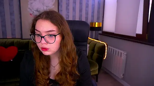 LuxSopphia online show from March 22, 6:00 am