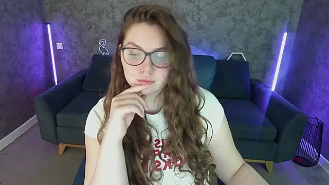 LuxSopphia online show from March 24, 8:03 pm