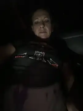 Lilbeezie81 online show from March 2, 2:47 am