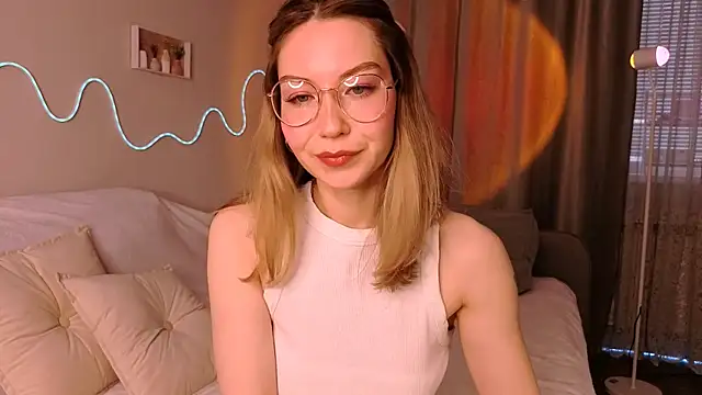 Lilo Sims online show from October 7, 1:47 am