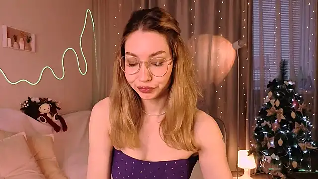 Lilo Sims online show from December 19, 4:19 am