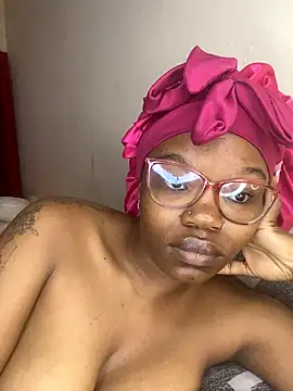 YummyMelanin117 online show from November 15, 6:33 am