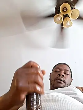 Snapshot of bigdick650 chatting on April 24, 3:36 pm bigdick650 online show from April 24, 3:36 pm