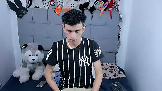 jeims hotboy online show from September 11, 3:17 am