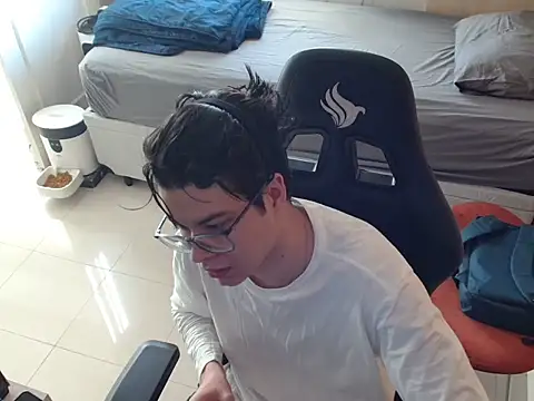 Snapshot of TimiidoSP011 chatting on November 10, 8:41 pm TimiidoSP011 online show from November 10, 8:41 pm