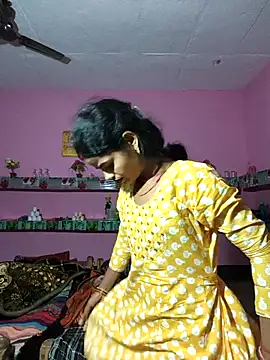 Eshna Dabral online show from November 13, 10:52 pm