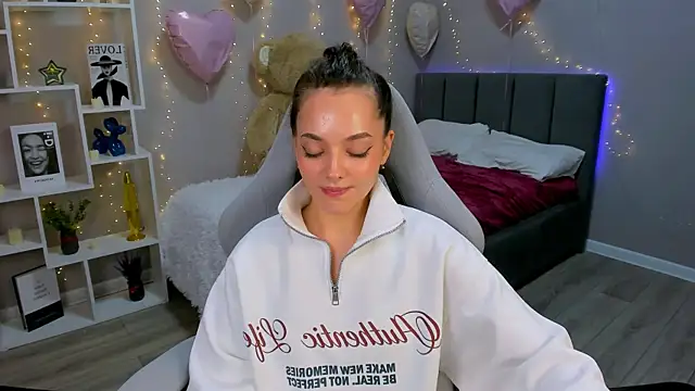 MelanieAlves online show from March 4, 2:34 pm