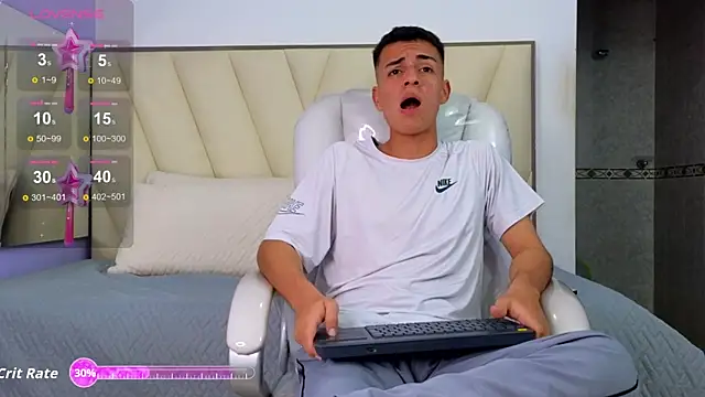 Snapshot of Hotboy21_ chatting on September 13, 3:50 am Hotboy21 online show from September 13, 3:50 am