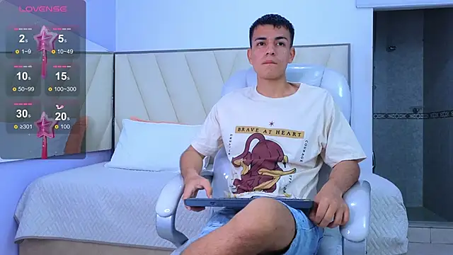 Snapshot of Hotboy21_ chatting on September 23, 3:31 am Hotboy21 online show from September 23, 3:31 am