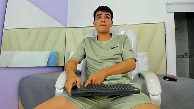 Hotboy21  online show from December 3, 3:47 am