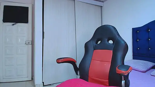 lovehotpink online show from November 8, 7:23 pm