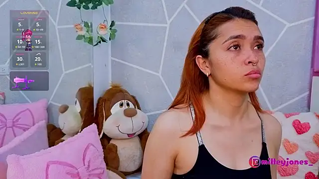 Snapshot of MilleyJones chatting on February 7, 8:01 pm MilleyJones online show from February 7, 8:01 pm